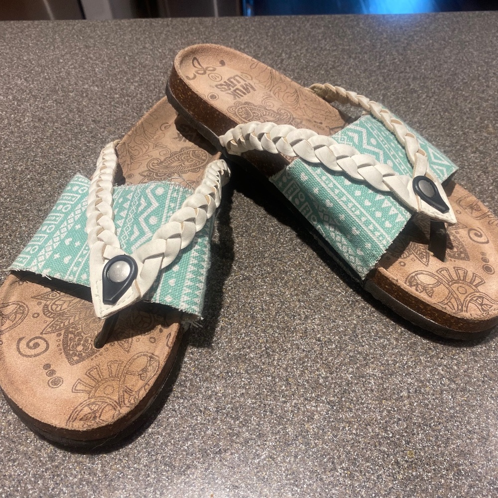 Muk Luk Elaine Thong Sandal in Mint Green White Terra Turf - Size 10